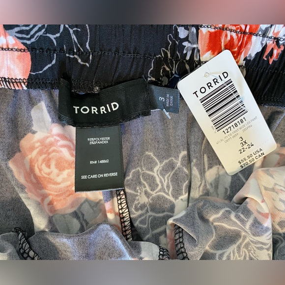 NWT ~ Torrid size 3 ~ Black and Flower Wide Leg pants! - Picture 7 of 9